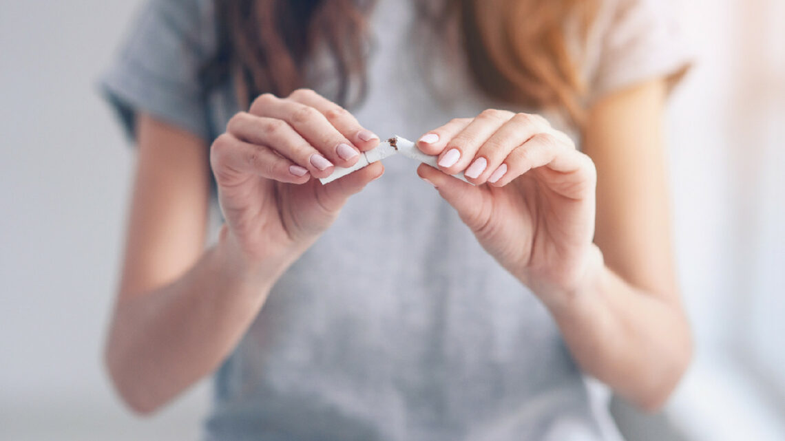 После отказа от курения люди полнеют. Увеличивает ли это риск диабета и болезней сердца? — новости медицины